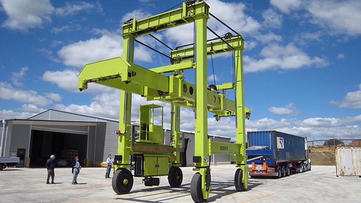 Isoloader Econolifter Straddle Carrier for cost-effective container handling