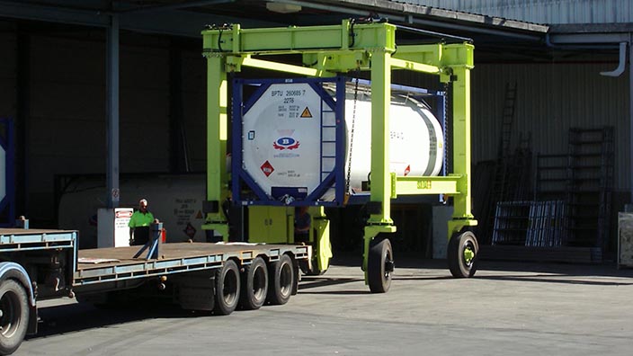 Isoloader Econolifter Straddle Carrier for handling tanks and containers